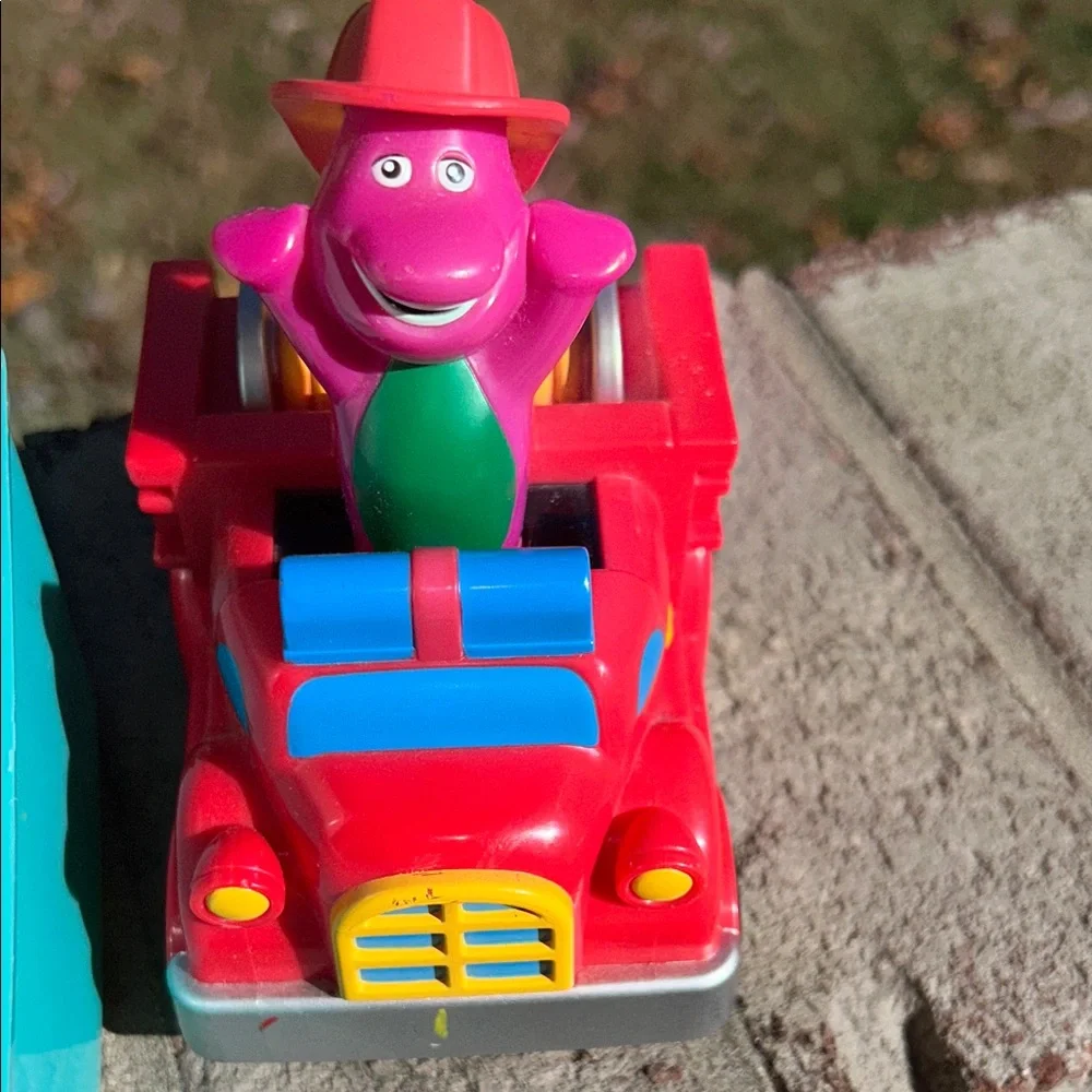 Barney & Baby Bop Lunch Box with Thermos & Action Figure Playset All included 🚒 - Picture 3 of 8